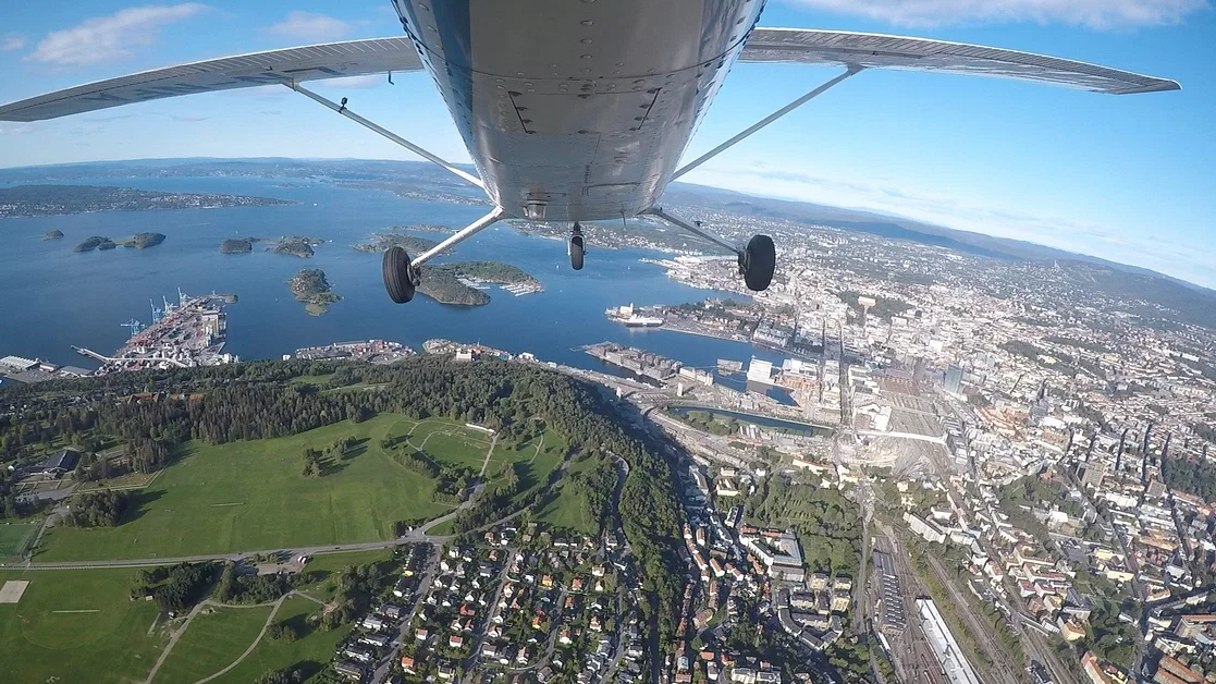 Sightseeing over Oslo in a "Cub"