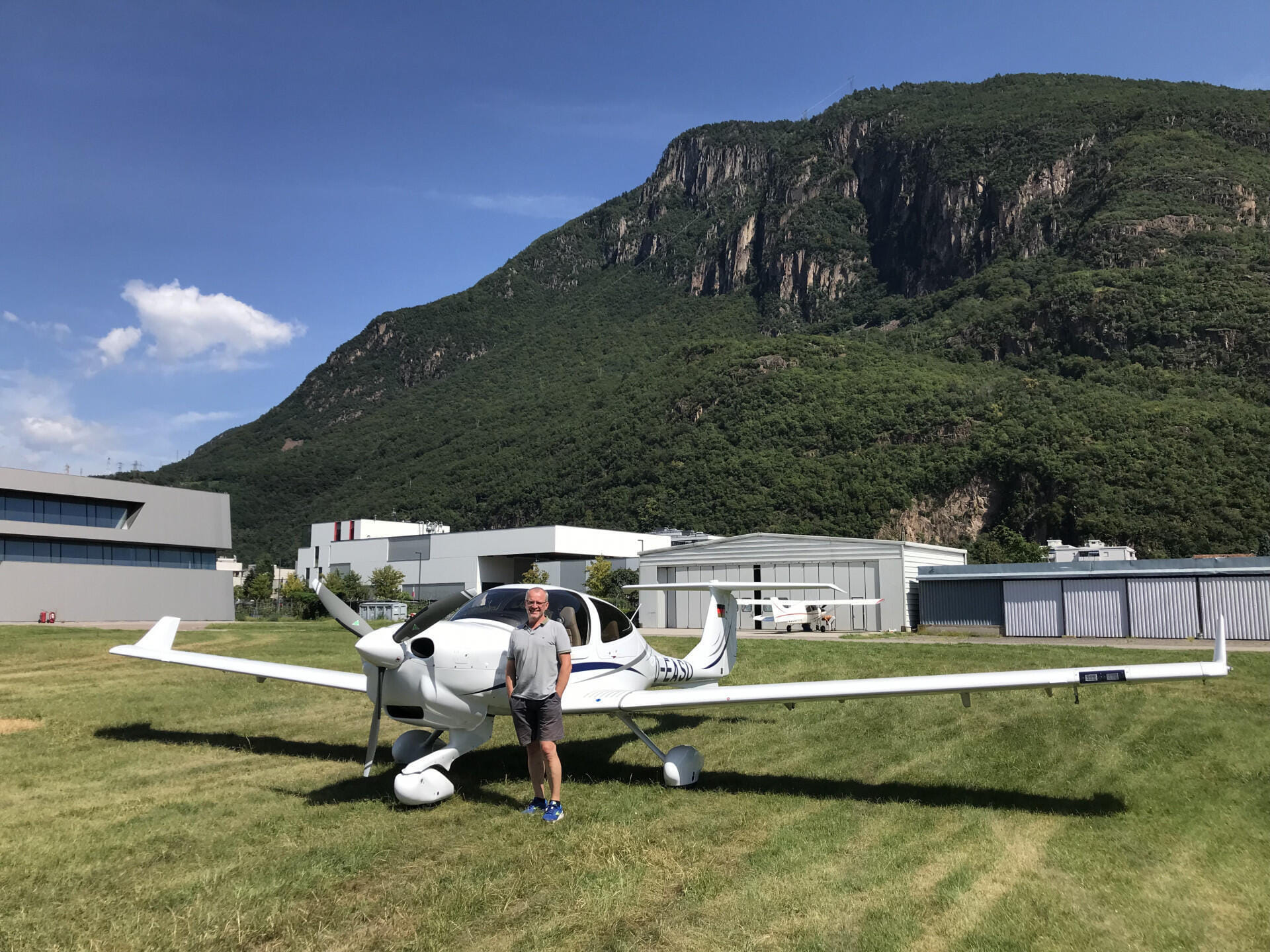 Flugzeug in Bozen