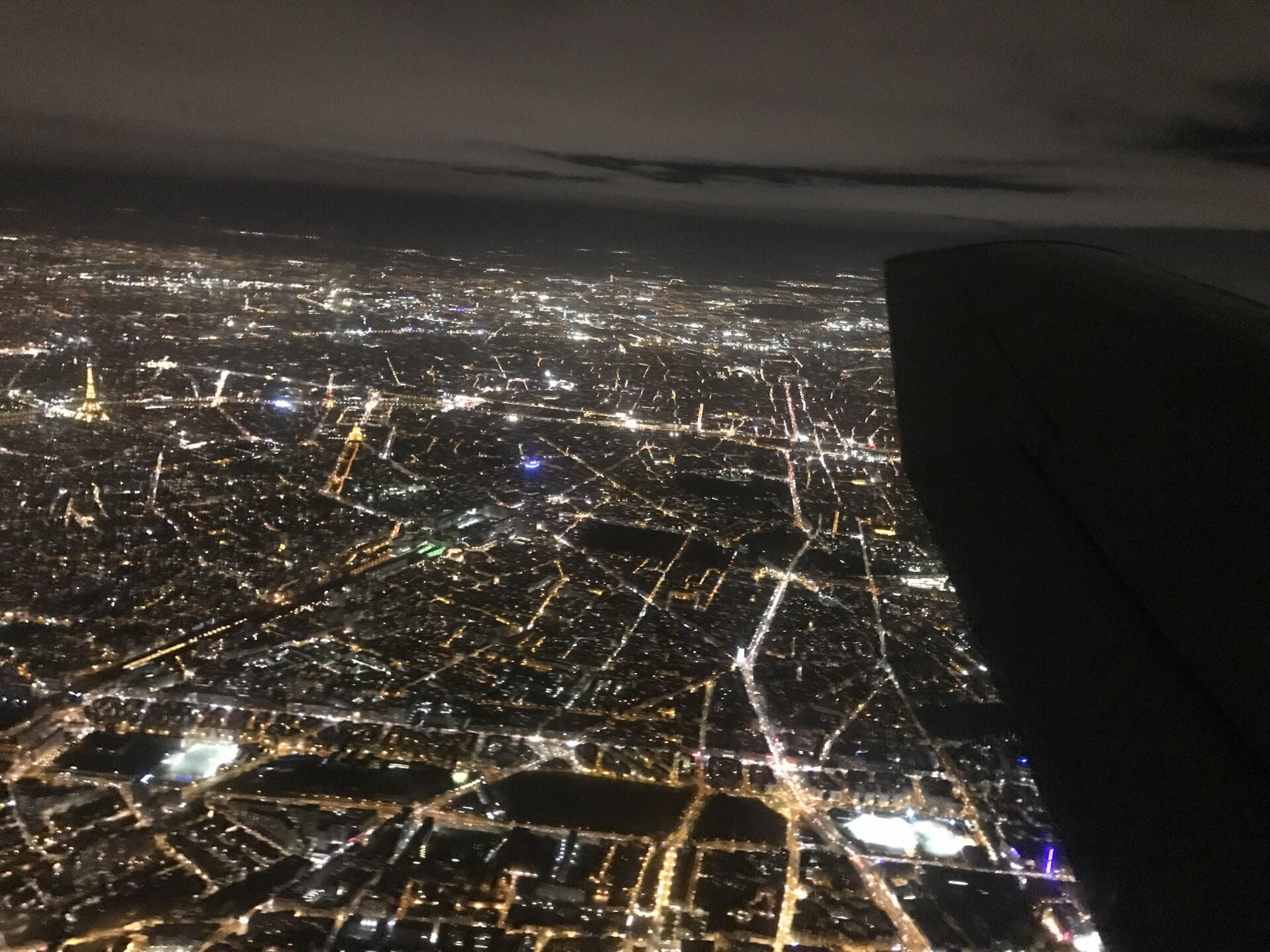 Vol au crépuscule autour de Paris