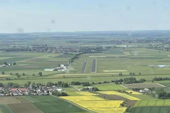 Im Anflug auf den Reichelsheimer Flugplatz, Landerichtung Nord