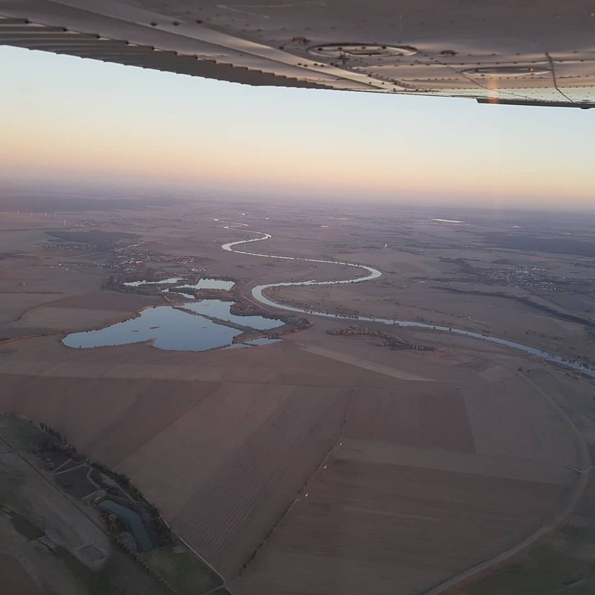 Rundflug über Berlin und Potsdam mit Tiefanflug BER C152