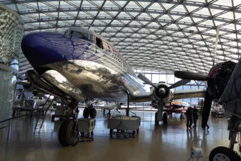 Ausflug nach Salzburg, Besichtigung Hangar 7