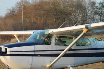 Rollen zur Startbahn in Leer-Papenburg