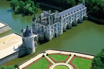 Balade aérienne : Châteaux de la Loire Est (2 passagers)