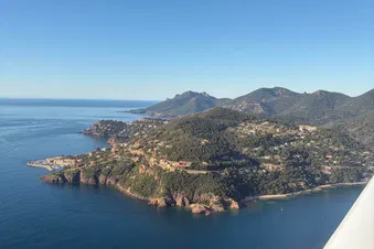 Venez découvrir les Iles d'or depuis le ciel