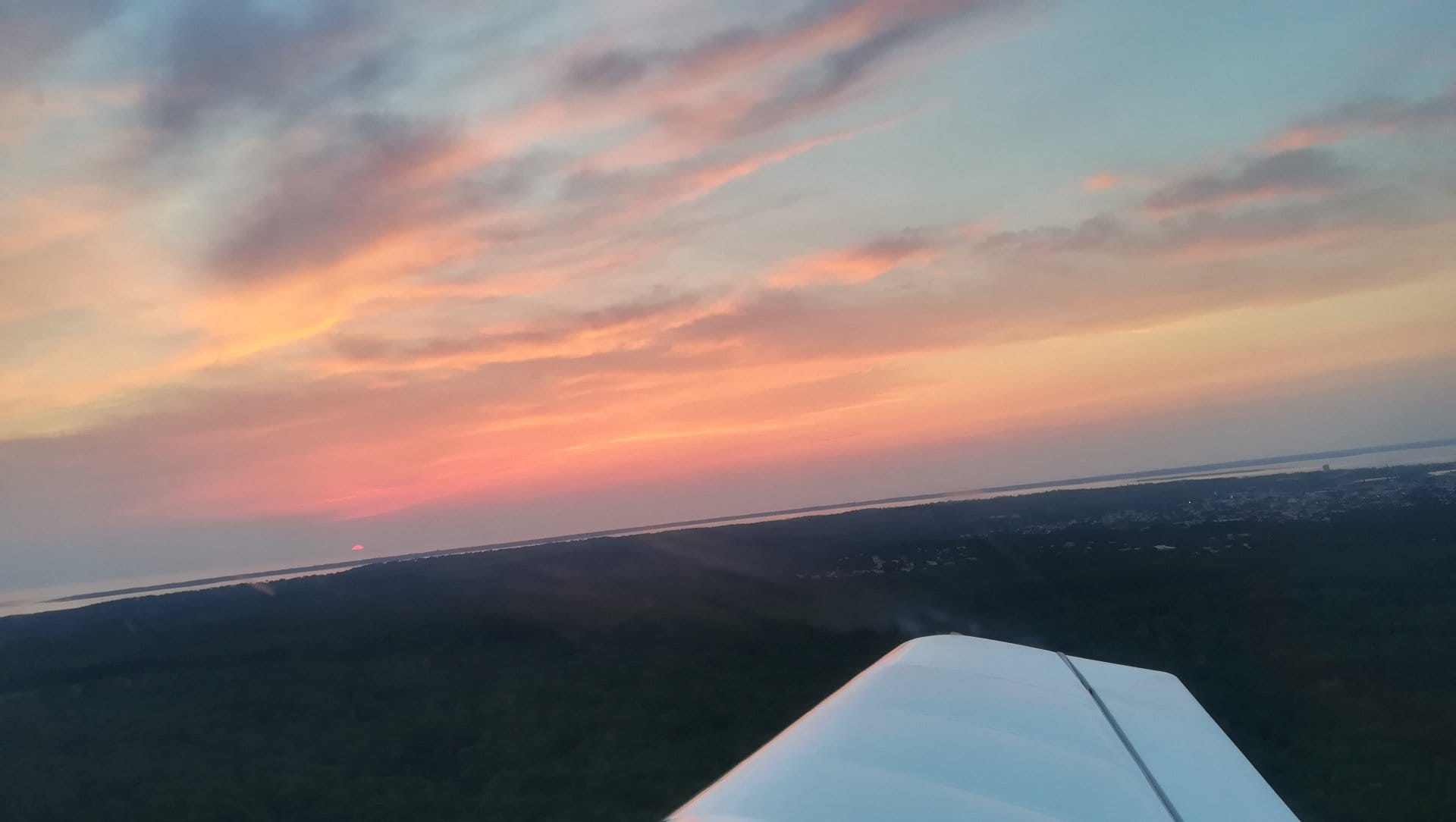 Coucher de soleil du bassin d'Arcachon depuis le ciel