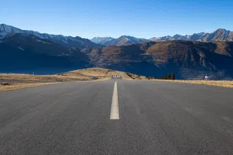 Escale à l'altiport 007 (via le Pic du Midi)