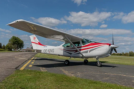 Cessna TR182