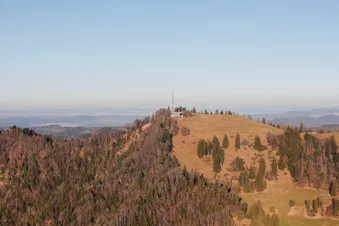Das Hörnli im Zürcher Oberland im Abendlicht