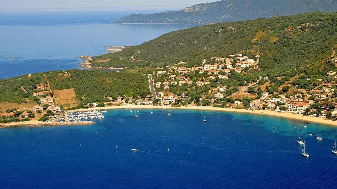 * Entre Mer et Montagne en Hélicoptère - Vol Partagé