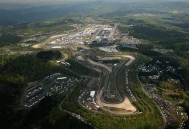 Rundflug über die Eifel mit Maaren, Seen und Nürburgring
