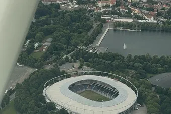 Hannover Rundflug mit blick auf Schloss Marienburg