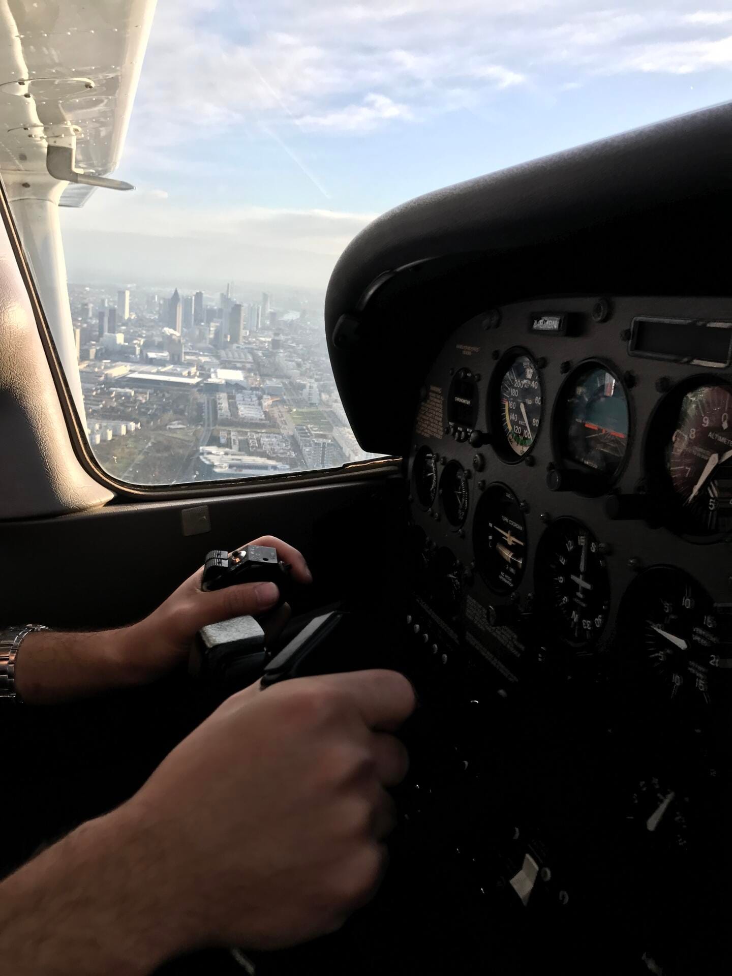 Rundflug über Frankfurt und Umgebung: Skyline, Main und Rheintal aus der Vogelperspektive