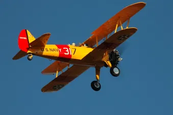 Großer Doppeldecker Rundflug in einer 450HP Boeing Stearman (1h)
