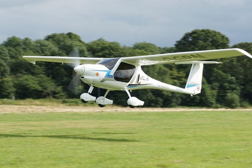 Fly in the worlds first Electric Aircraft near London! ⚡