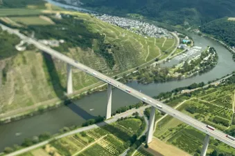 Majestätische Burgen des Rheintals von Mainz nach Koblenz