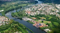 Der Containerhafen an der Mündung vom Main in den Rhein