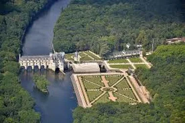 Les châteaux de la Loire depuis Redon