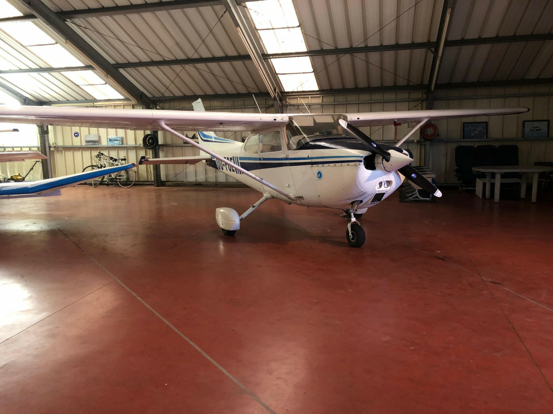 Avant droit Cessna C172M
