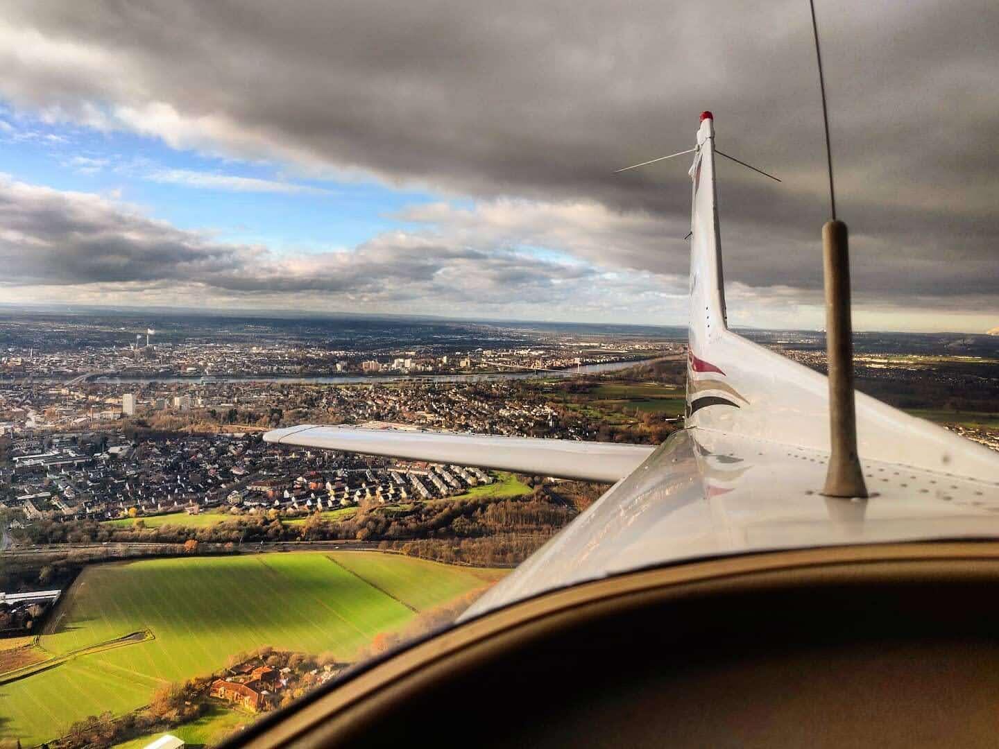 1h Rundflug über Ihre Wunschziele (2 Passagiere)