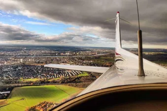 1h Rundflug über Ihre Wunschziele (2 Passagiere)