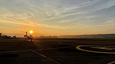 Sonnenuntergang auf dem Flugplatz
