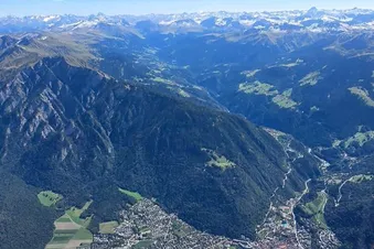 Scenic Flight Experience: Lakes and Mountains