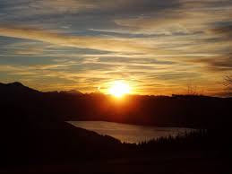 Flug in den Sonnenuntergang