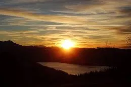 Flug in den Sonnenuntergang