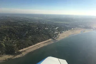 Les falaises d'Etretat depuis un Robin DR400