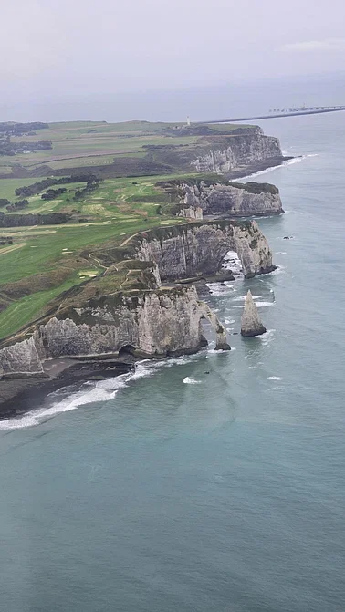 Balade aérienne le long de la côte d'Opale et normande