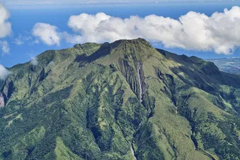 Survol du nord de la Martinique - entre mer et montage