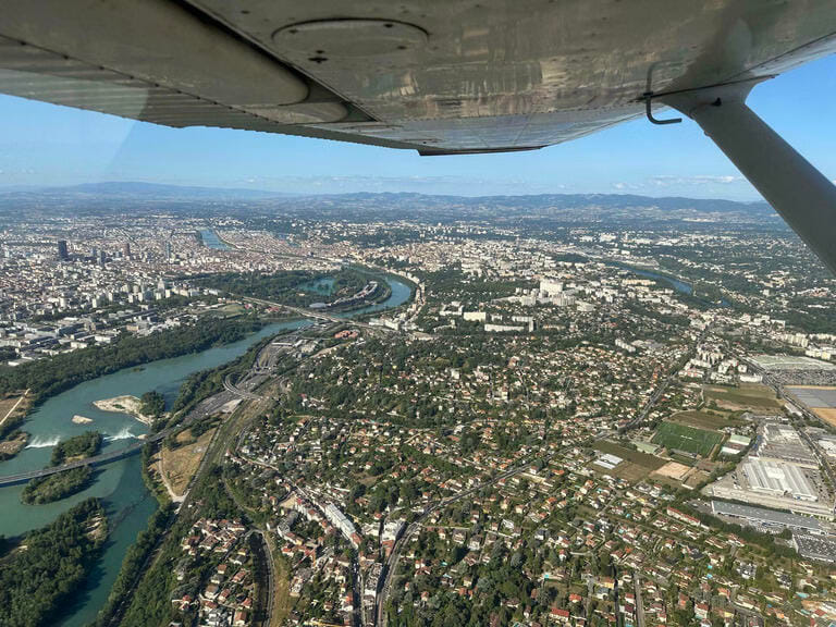 Vol panoramique au-dessus de Lyon : Fourvière, la confluence et les grands paysages lyonnais
