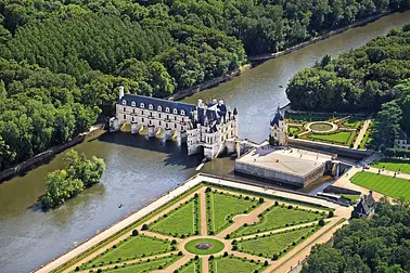 Les châteaux de la loire vue en avion