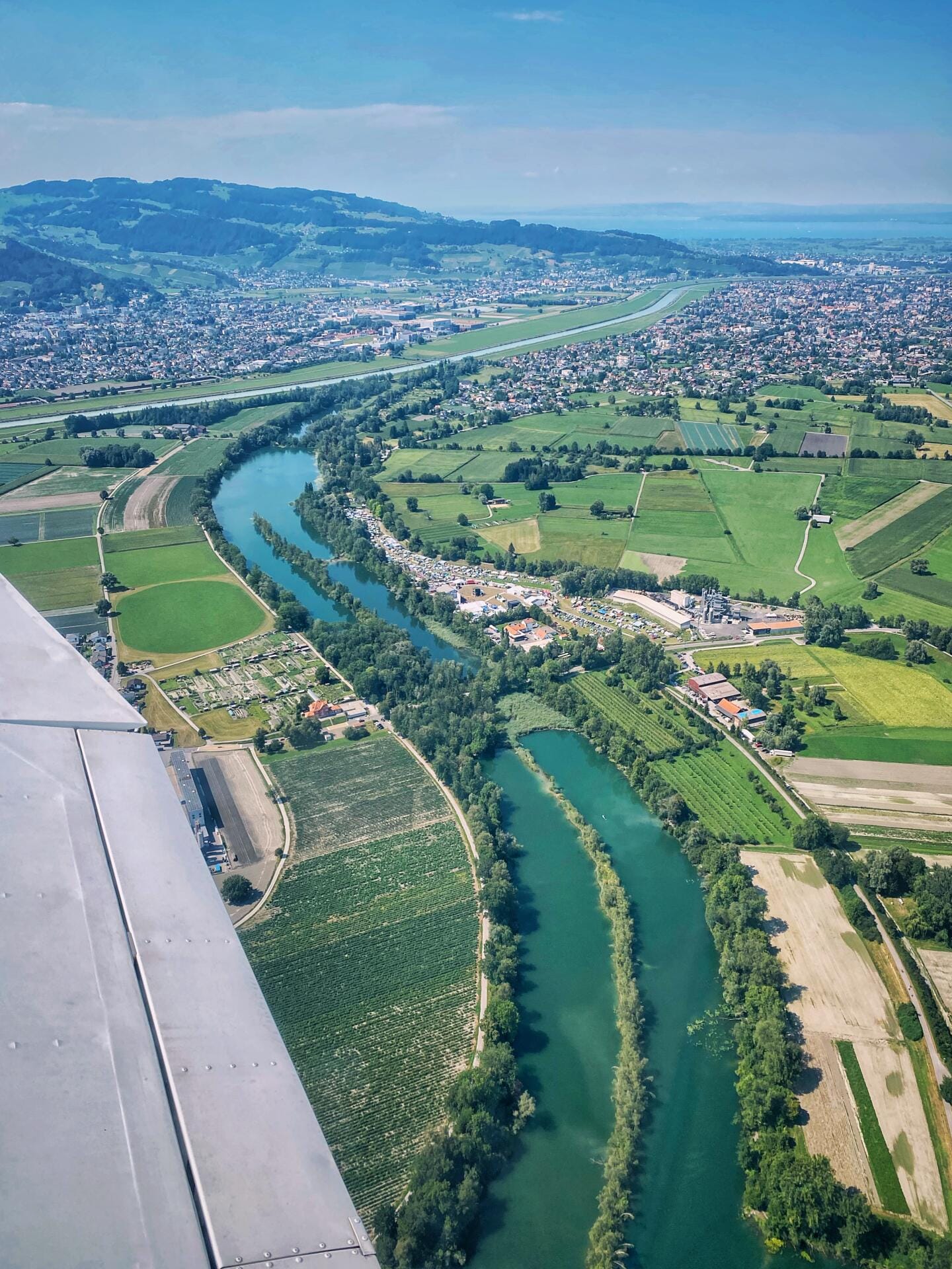 Panoramaflug über Wien: Ein unvergessliches Erlebnis zwischen Stadt, Donau und Alpen