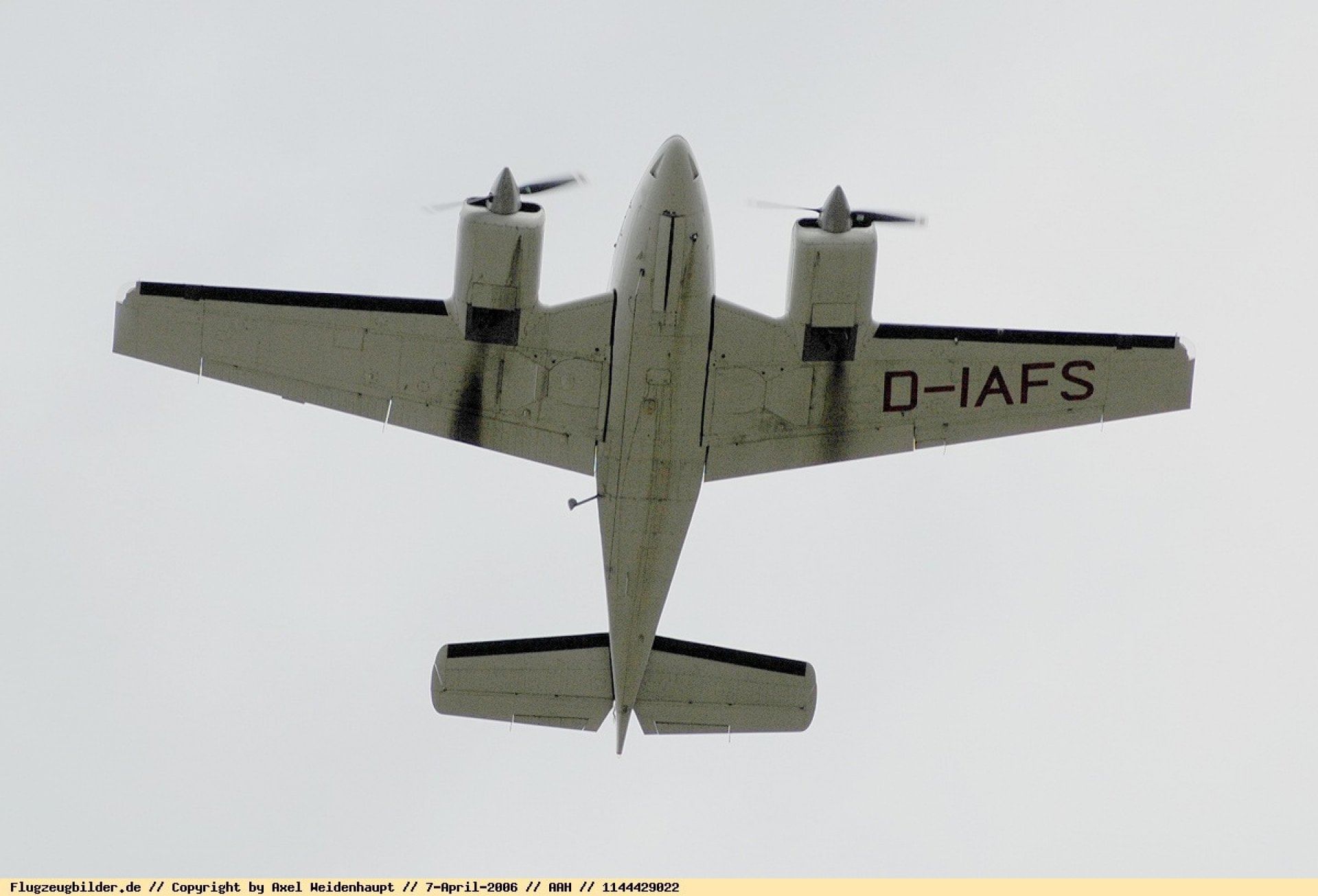 Rundflug mit einer  Beechcraft Baron B55