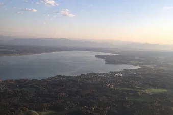 Seen & Skyline – Bayerns Süden aus der Luft erleben.