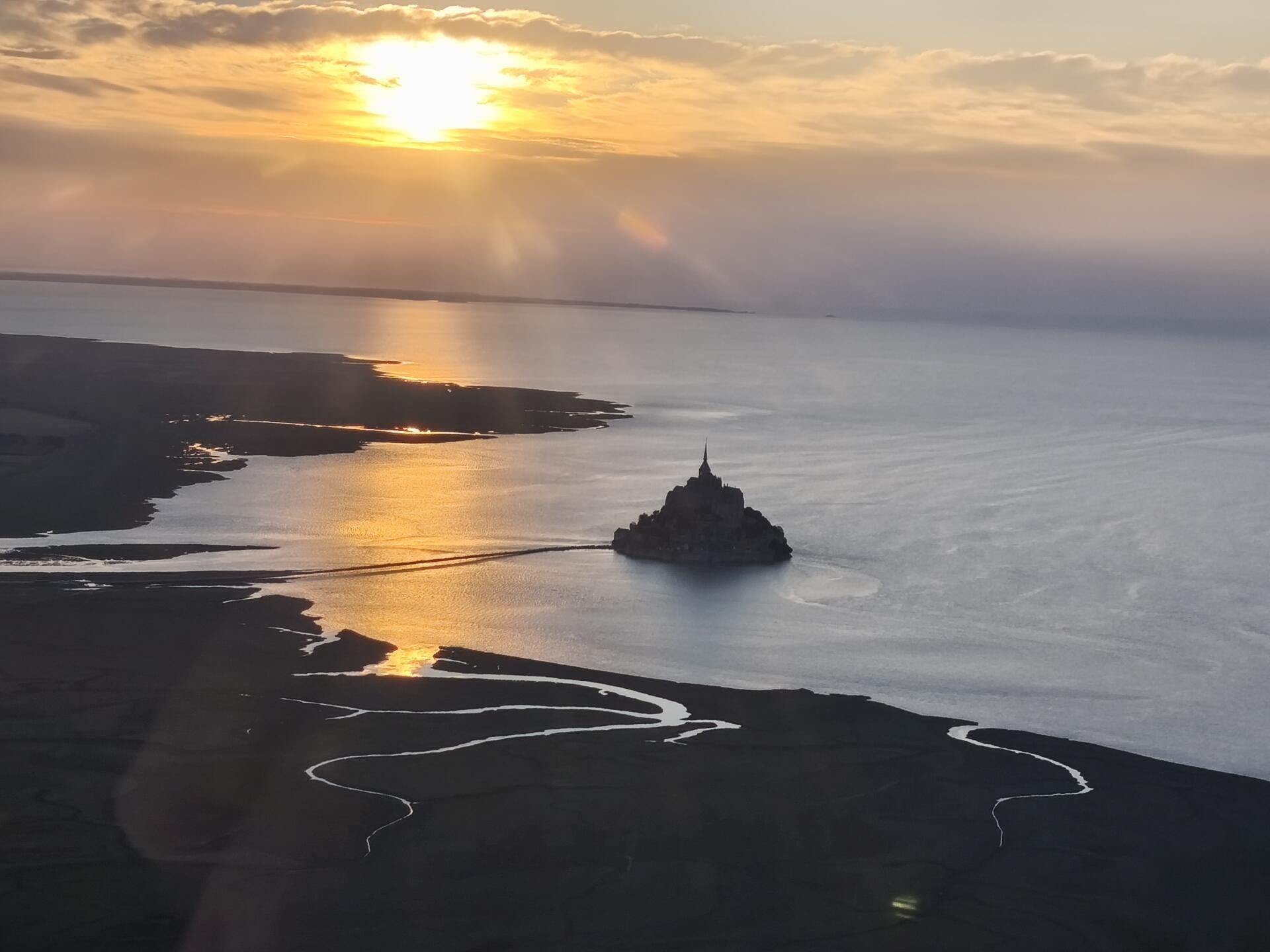 Survol aux alentours du Mont Saint-Michel