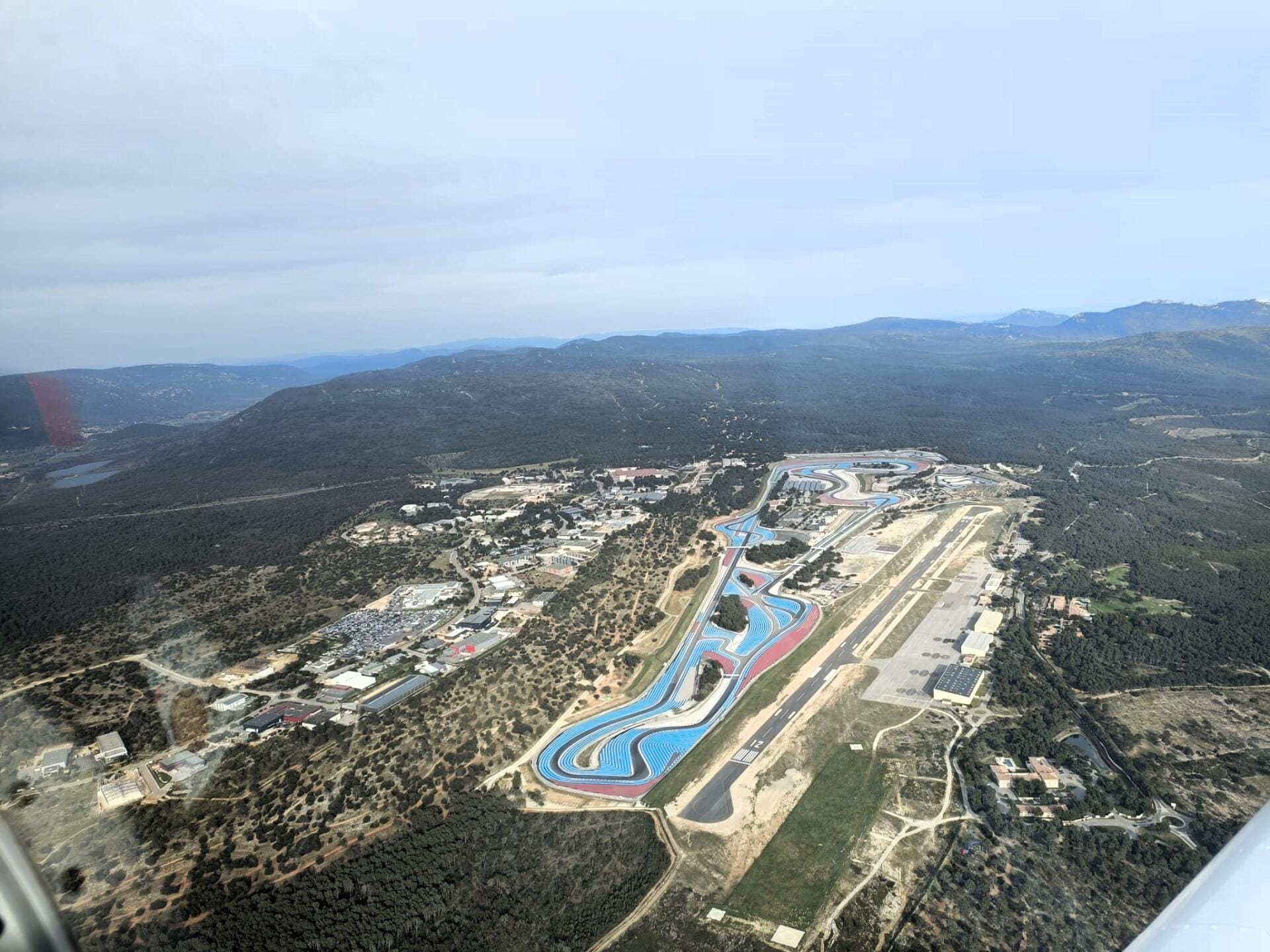 Le circuit du Castellet et le plateau de Siou Blanc