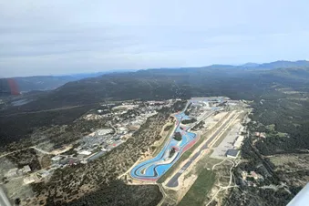 Le circuit du Castellet et le plateau de Siou Blanc