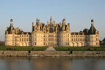 Les châteaux de la Loire en Hélicoptère - LE MAJESTUEUX