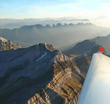 Erlebe die zauberhaften Voralpen aus der Luft!