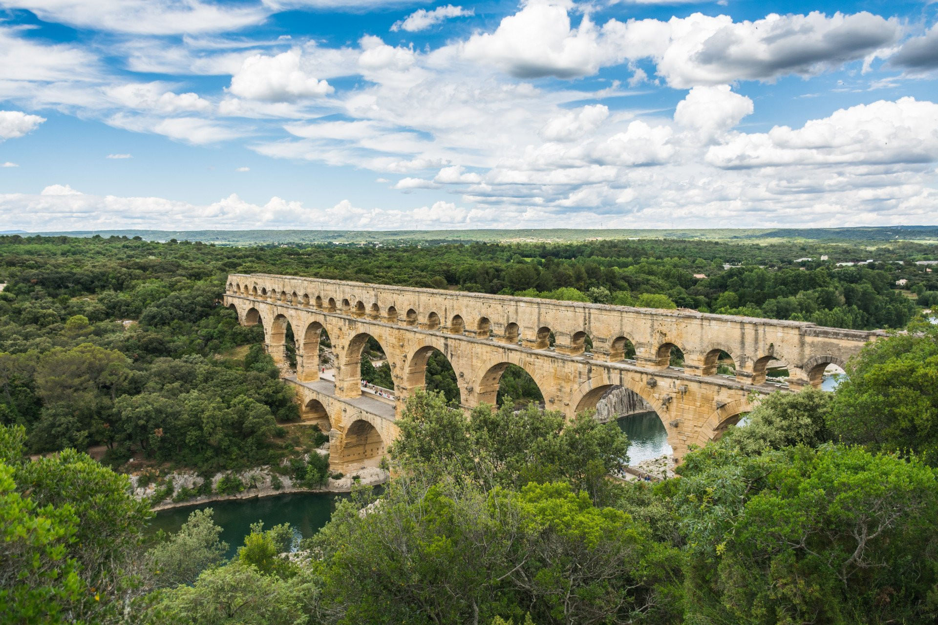 Balade aérienne-Pont du Gard-Littoral de Camargue en hélico