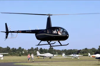 Robinson R44 im Landeanflug