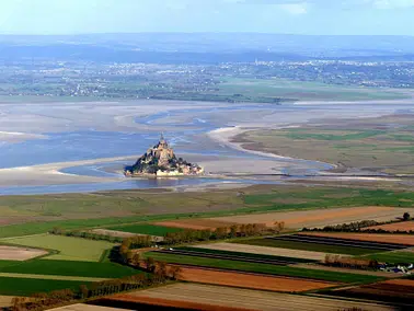 Vol d'excursion au Mont-Saint-Michel