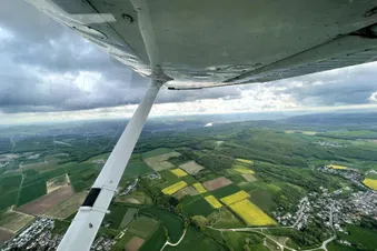 1h Rundflug über Ihre Wunschziele (2 Passagiere)