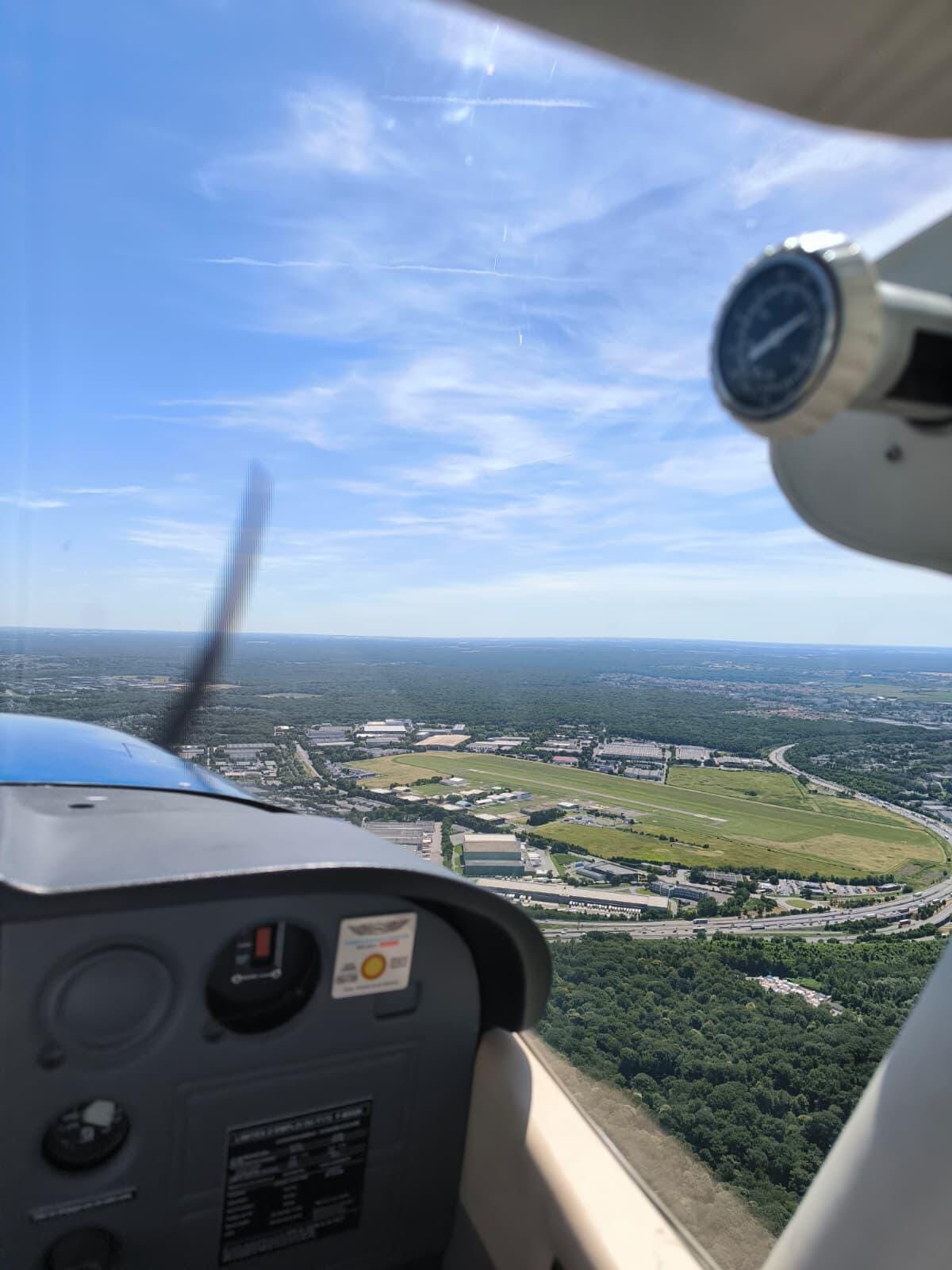 Vue aérienne de l'aérodrome de Lognes-Émerainville