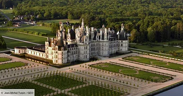 Survol des + beaux châteaux de la Loire en 2h depuis Nevers