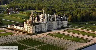 Survol des + beaux châteaux de la Loire en 2h depuis Nevers