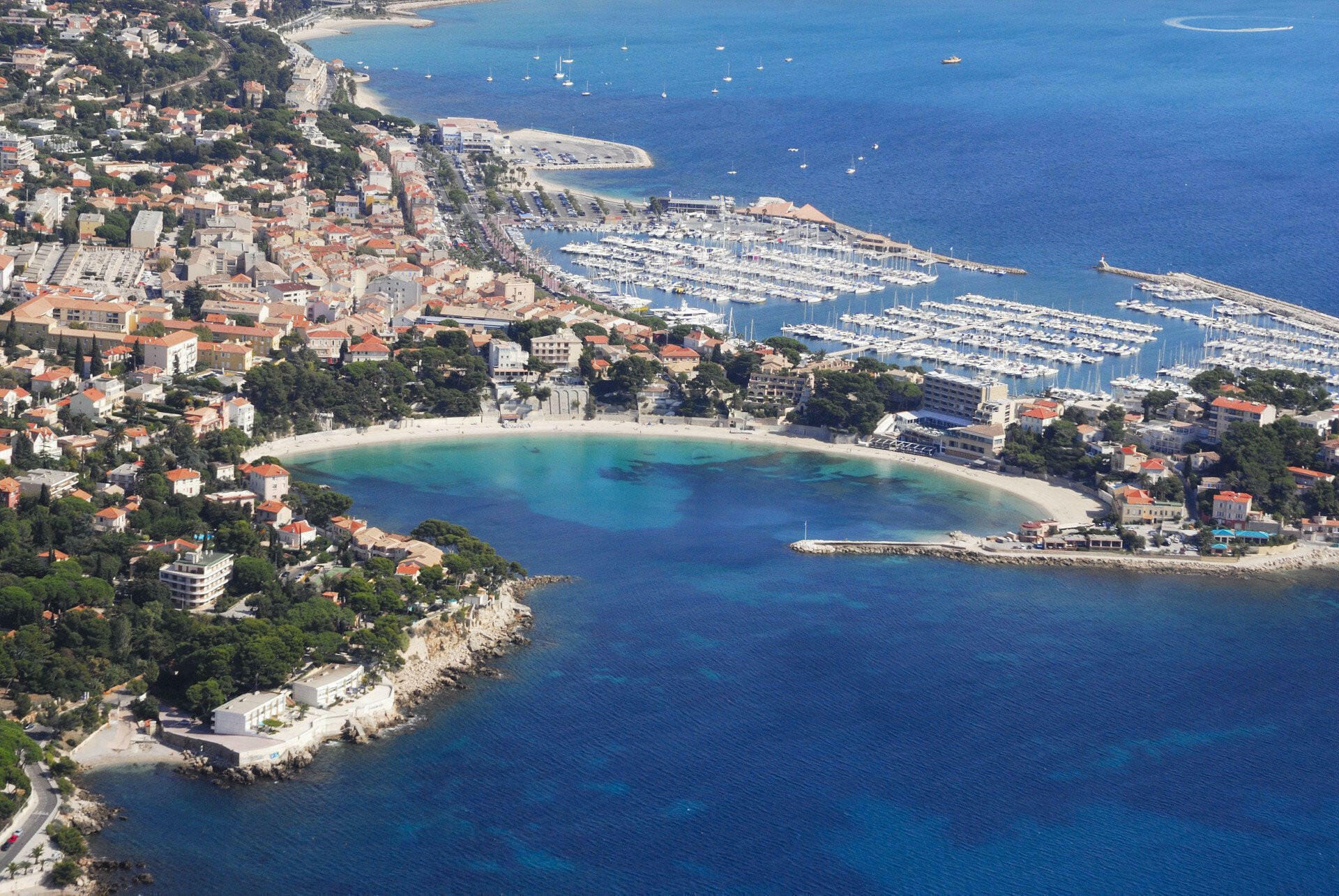 La côte varoise en Hélicoptère